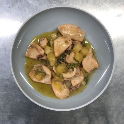 Cuttlefish with potatoes and peas (3 servings)